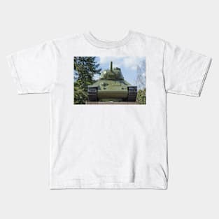 Soviet tank T-34, Soviet War Memorial in Tiergarten, Berlin Kids T-Shirt